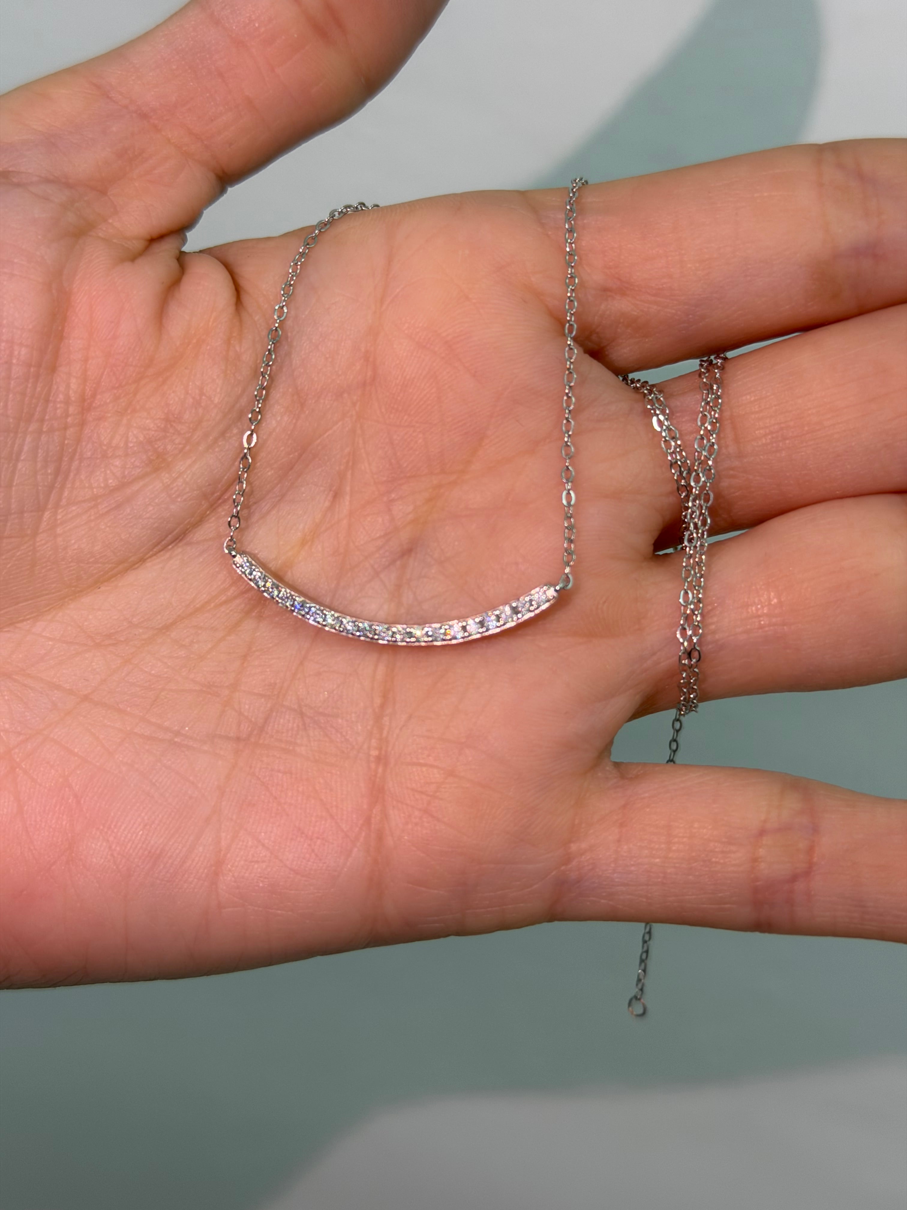 Collar Sonrisa Mediano de Plata con Moissanita