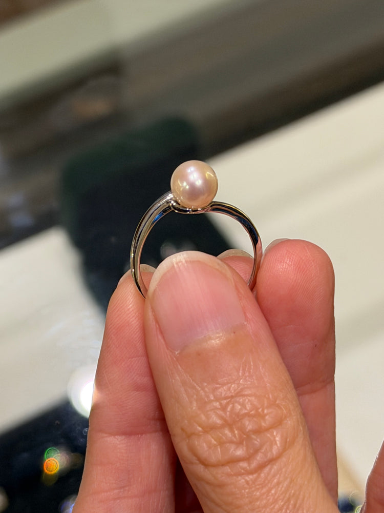 Anillo Mew de Plata con Perla de Rio