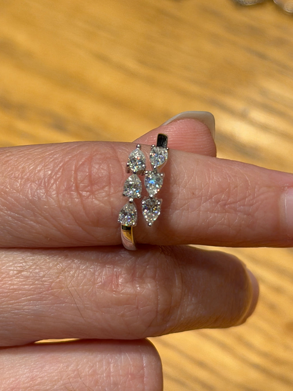 Anillo 6 peras de Plata con Moissanita