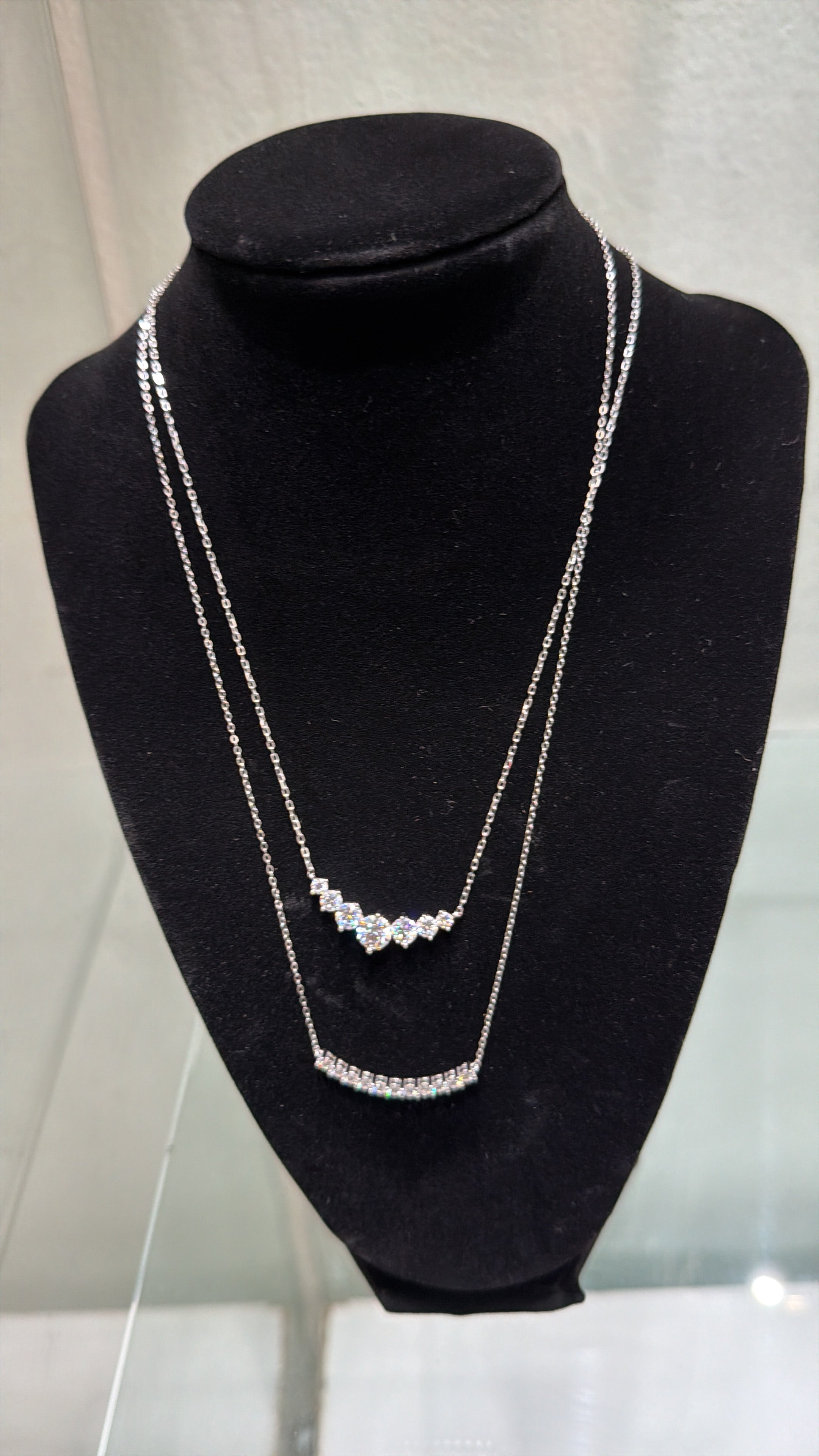 Collar Graduado V de Plata con Moissanita 2.8ct