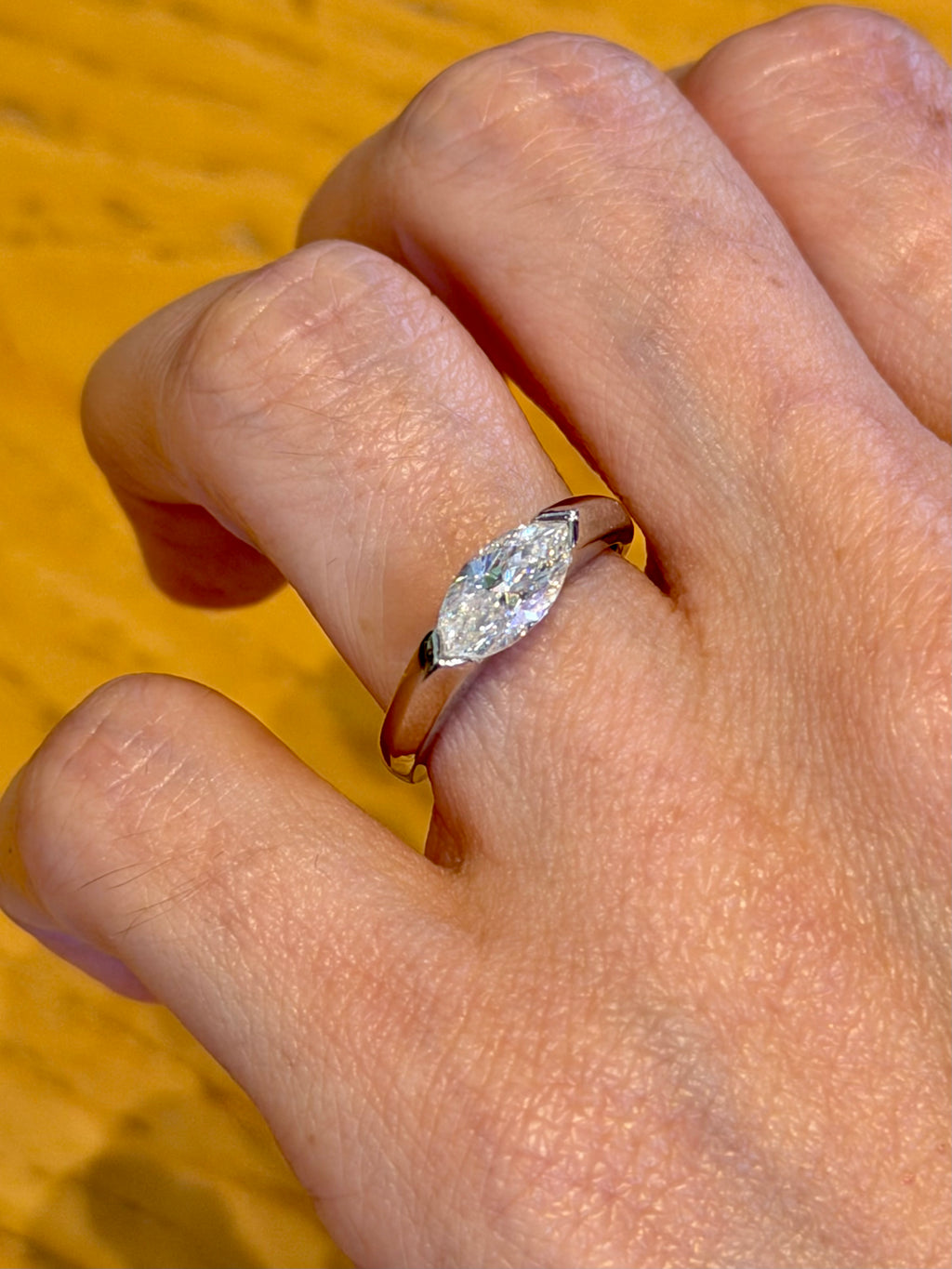Anillo Marquesa Horizontal de Plata con Moissanita 1ct