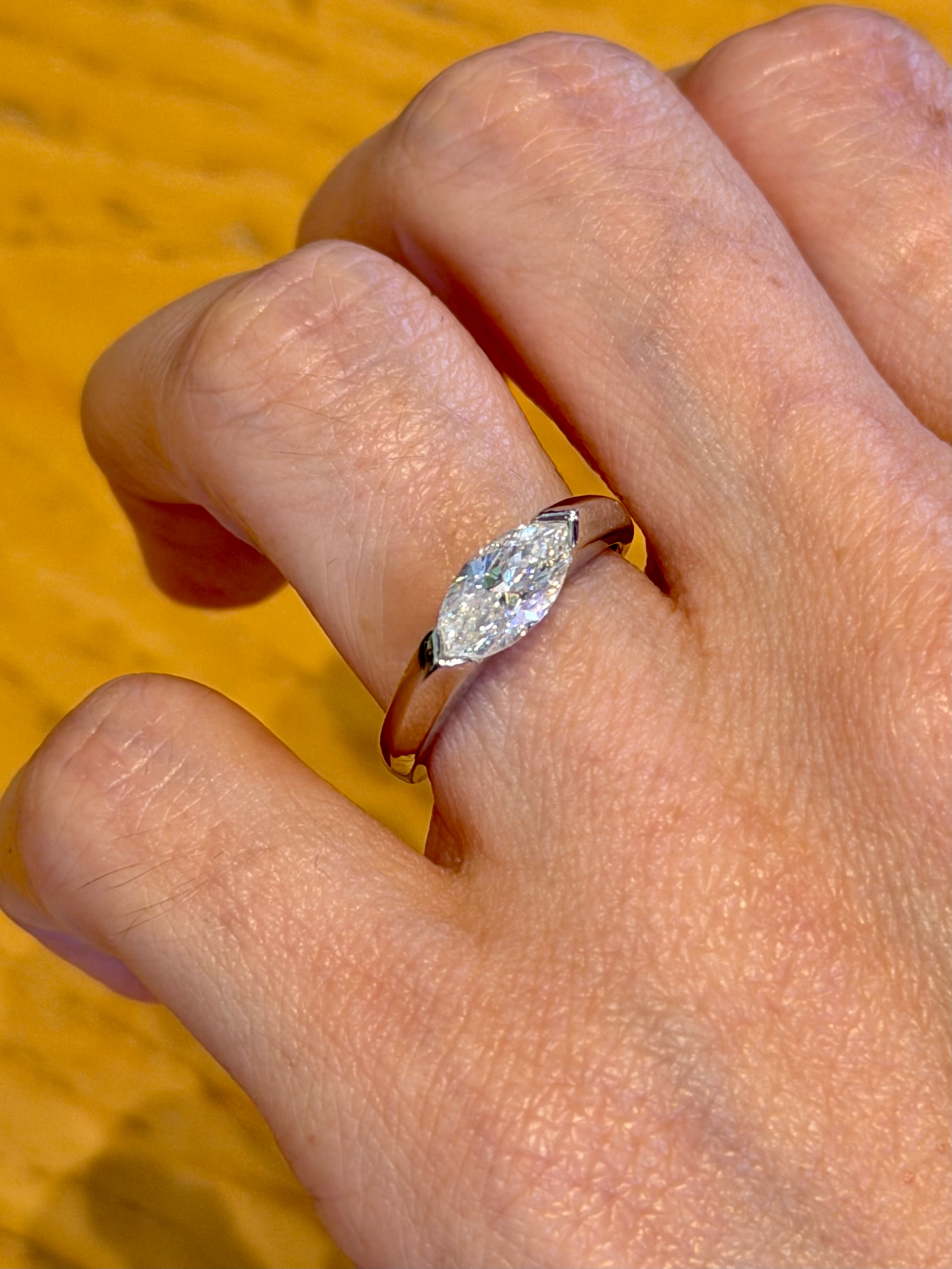 Anillo Marquesa Horizontal de Plata con Moissanita 1ct