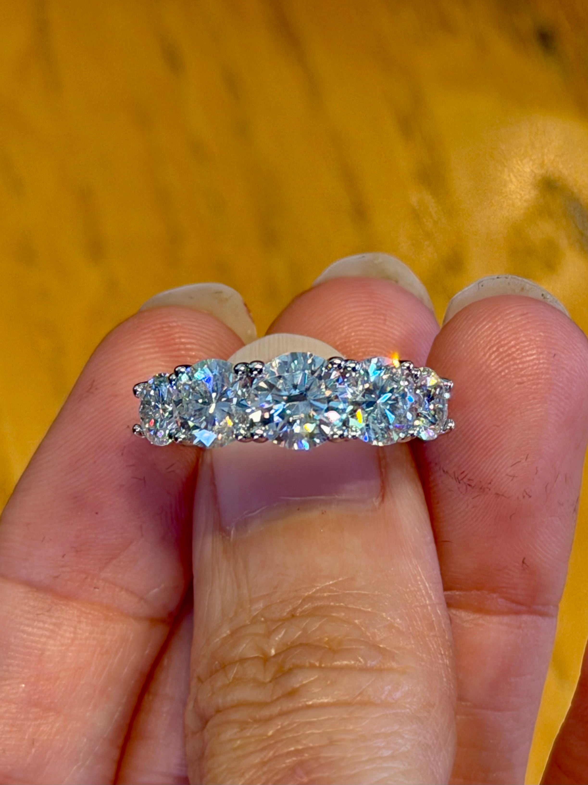 Anillo graduado de Plata con Moissanita 3.6 ct