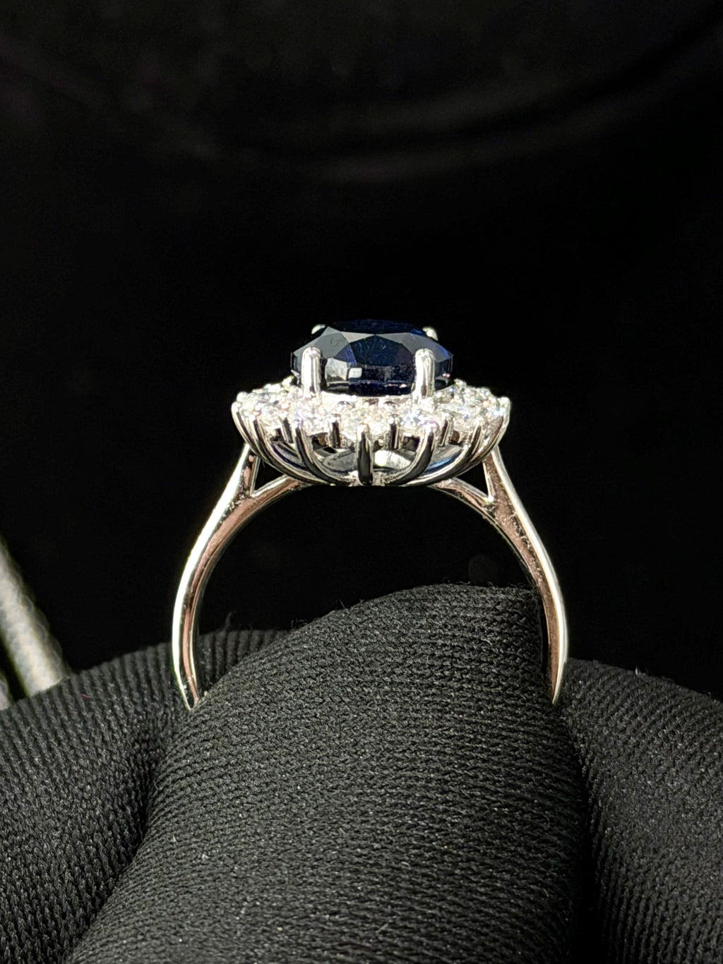 Anillo Diana de Plata con Moissanita y Zafiro Lab