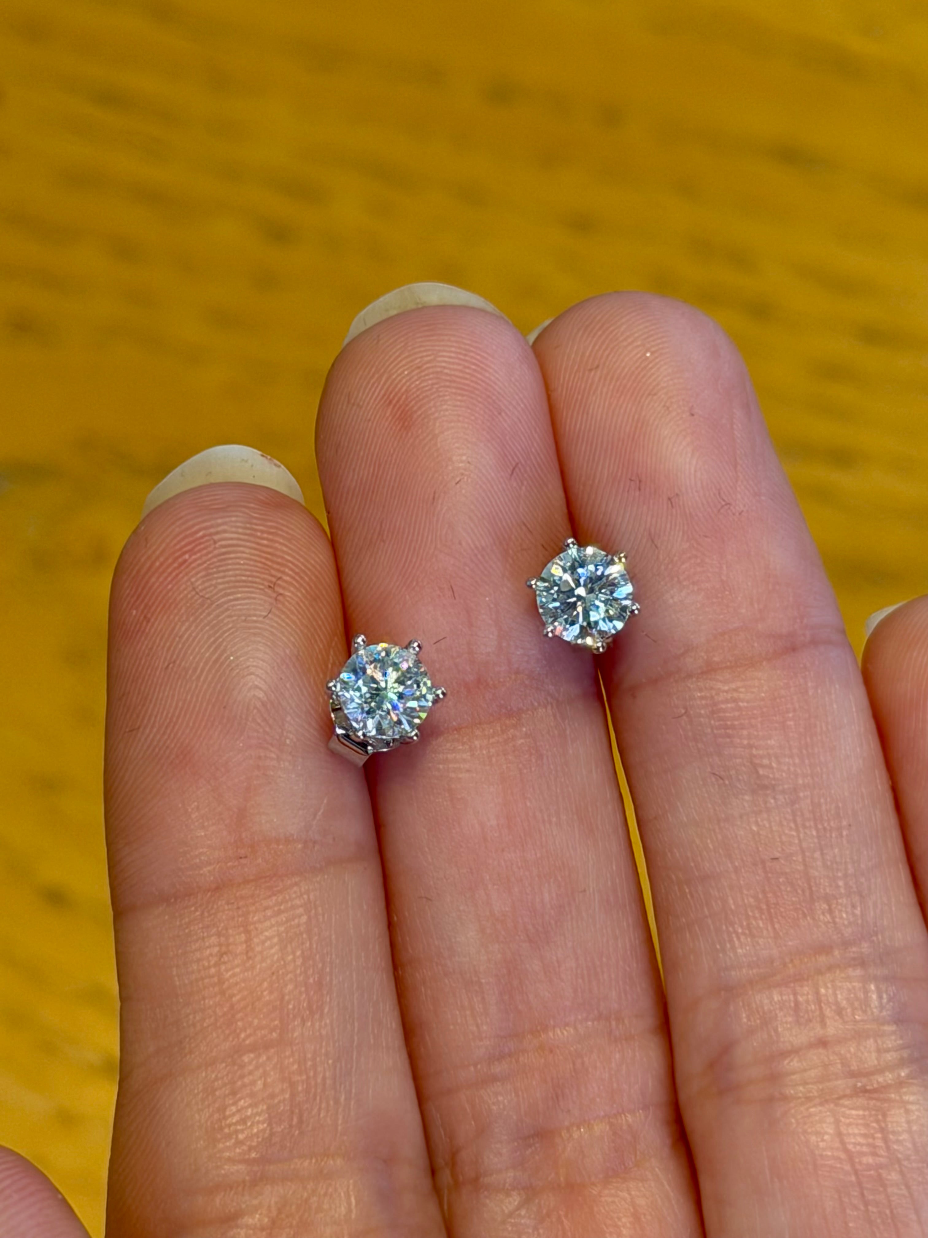 Aretes Solitarios de Plata con Moissanita 0.5ct-1.5ct