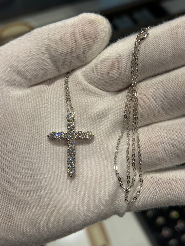 Cruz de Plata con Moissanitas de 4mm con Cadena