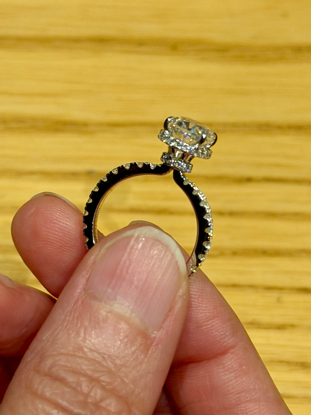Anillo Emperatriz de Plata con Moissanita Oval de 2.5ct
