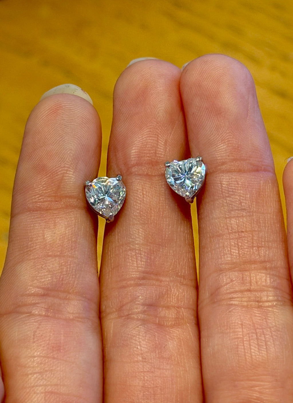 Aretes Corazones de Plata con Moissanita 1ct