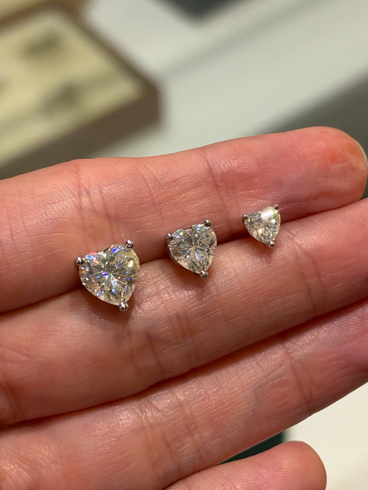 Aretes Solitarios de Plata con Moissanita Corte Corazón