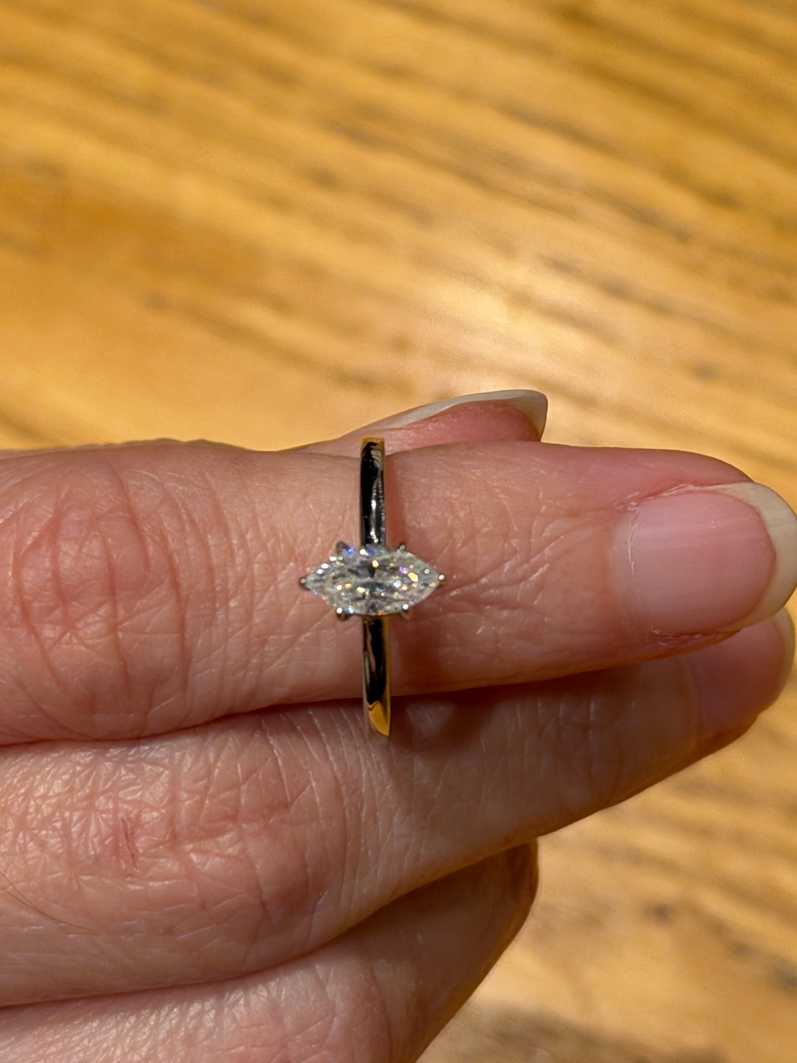 Anillo Marquesa de Plata con Moissanita de 0.5ct