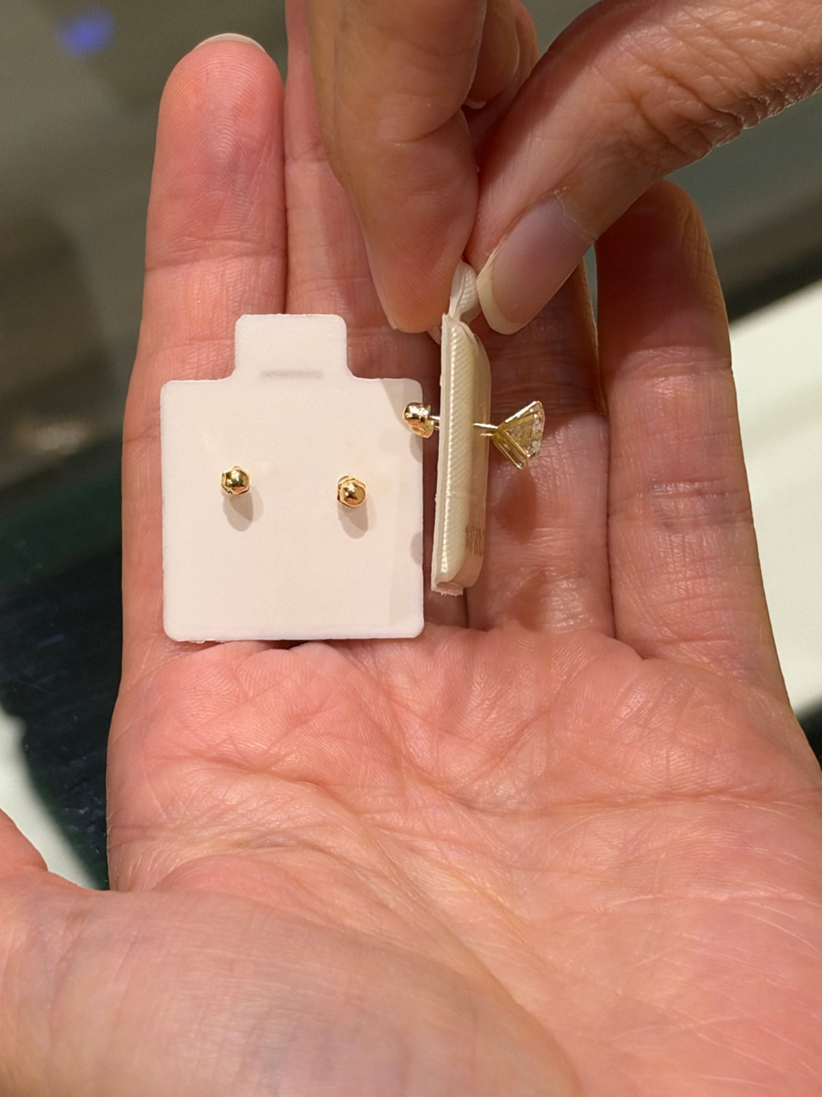 Aretes Broqueles de Oro Garantizado con Moissanitas