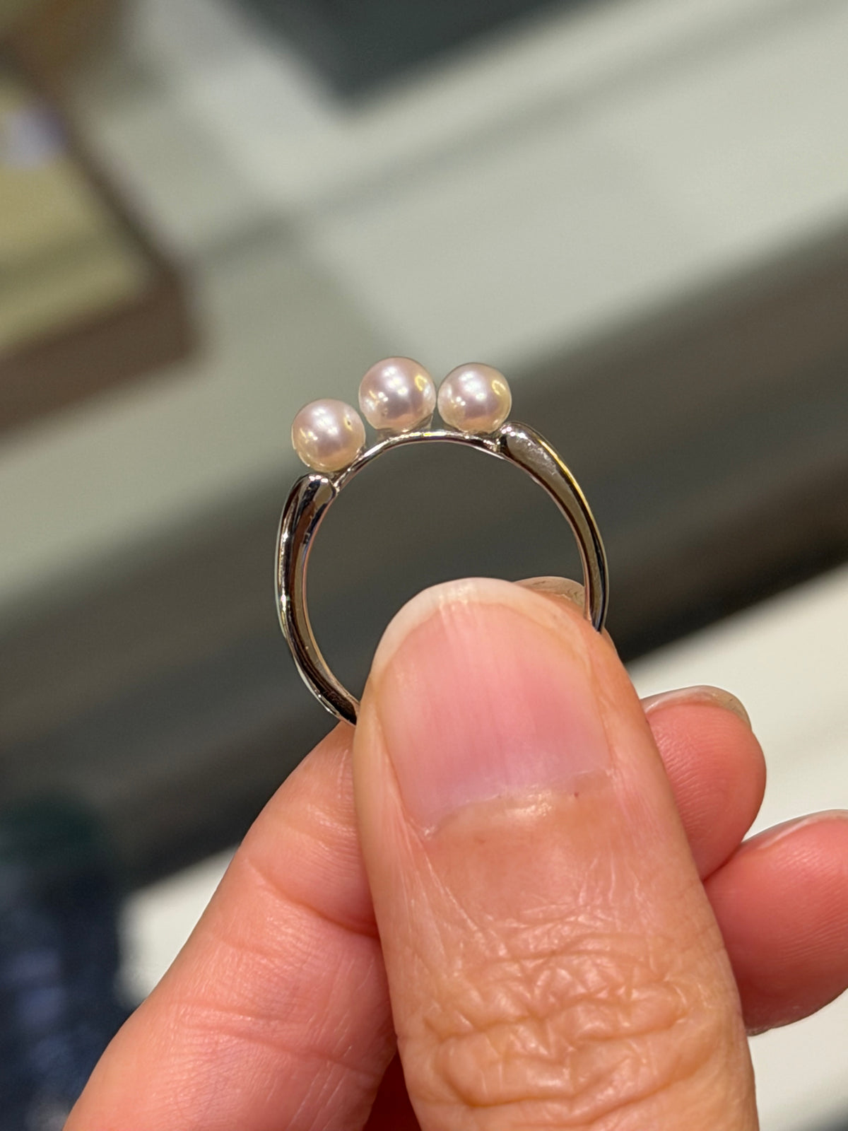 Anillo de Plata con Tres Perlas de Rio