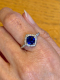 Anillo Rombo de Plata con Zafiro lab y Moissanitas