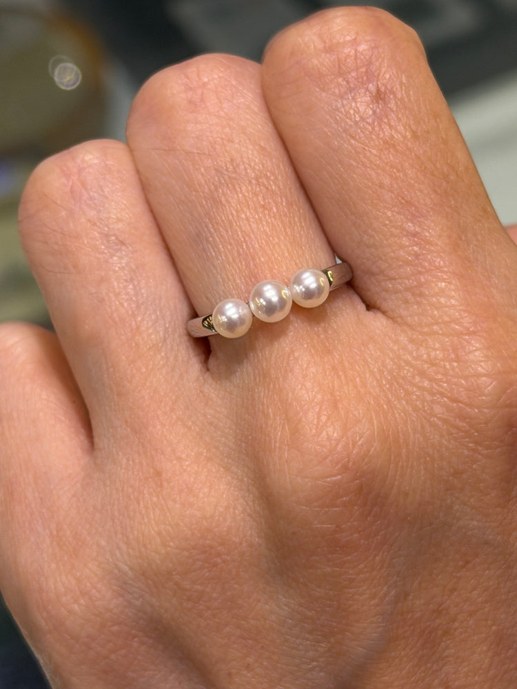 Anillo de Plata con Tres Perlas de Rio