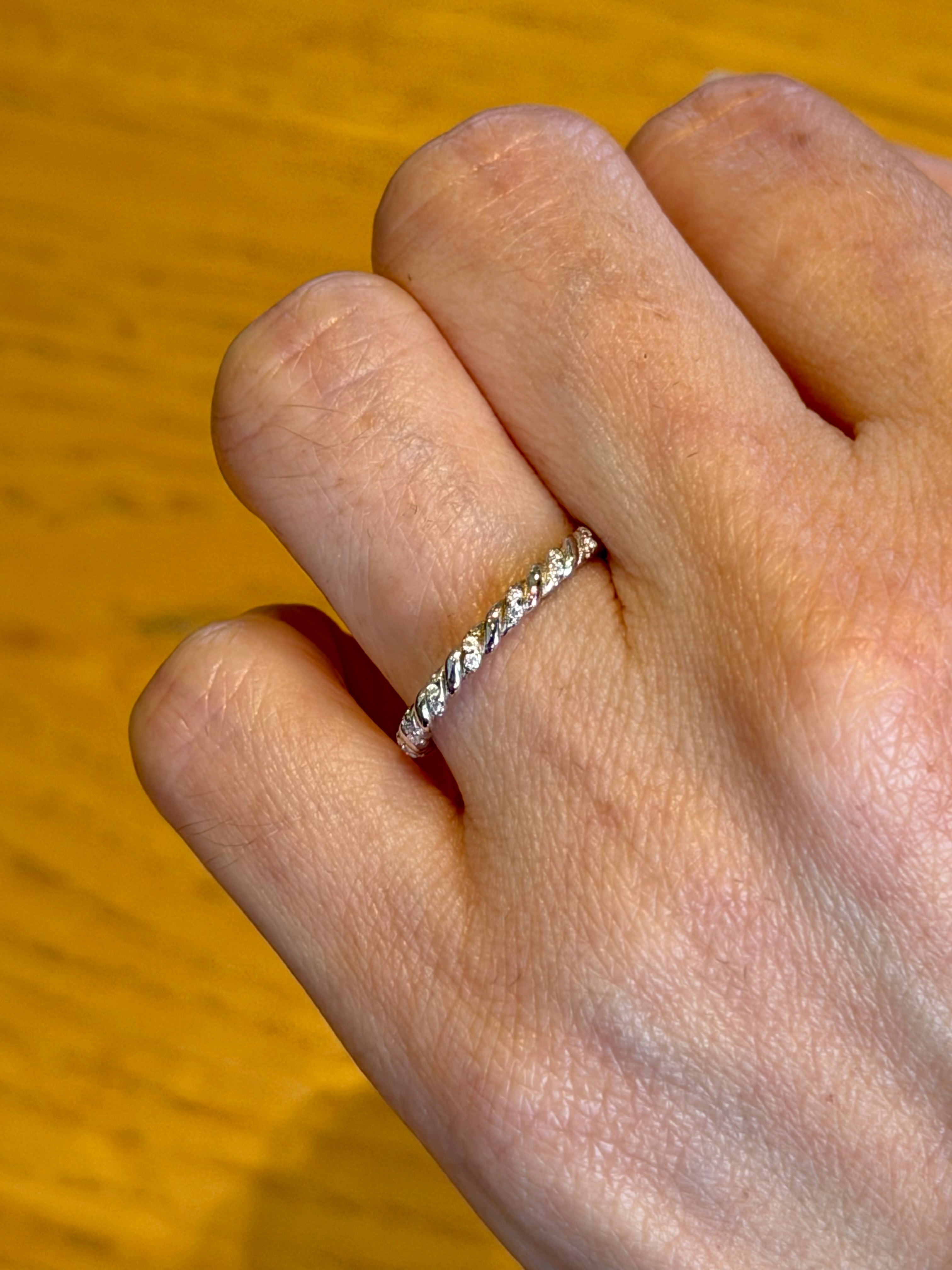 Anillo Trenzado 1.7mm de Plata con Moissanita