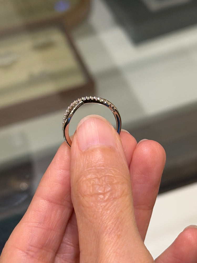 Anillo Infinito de Plata con Moissanitas