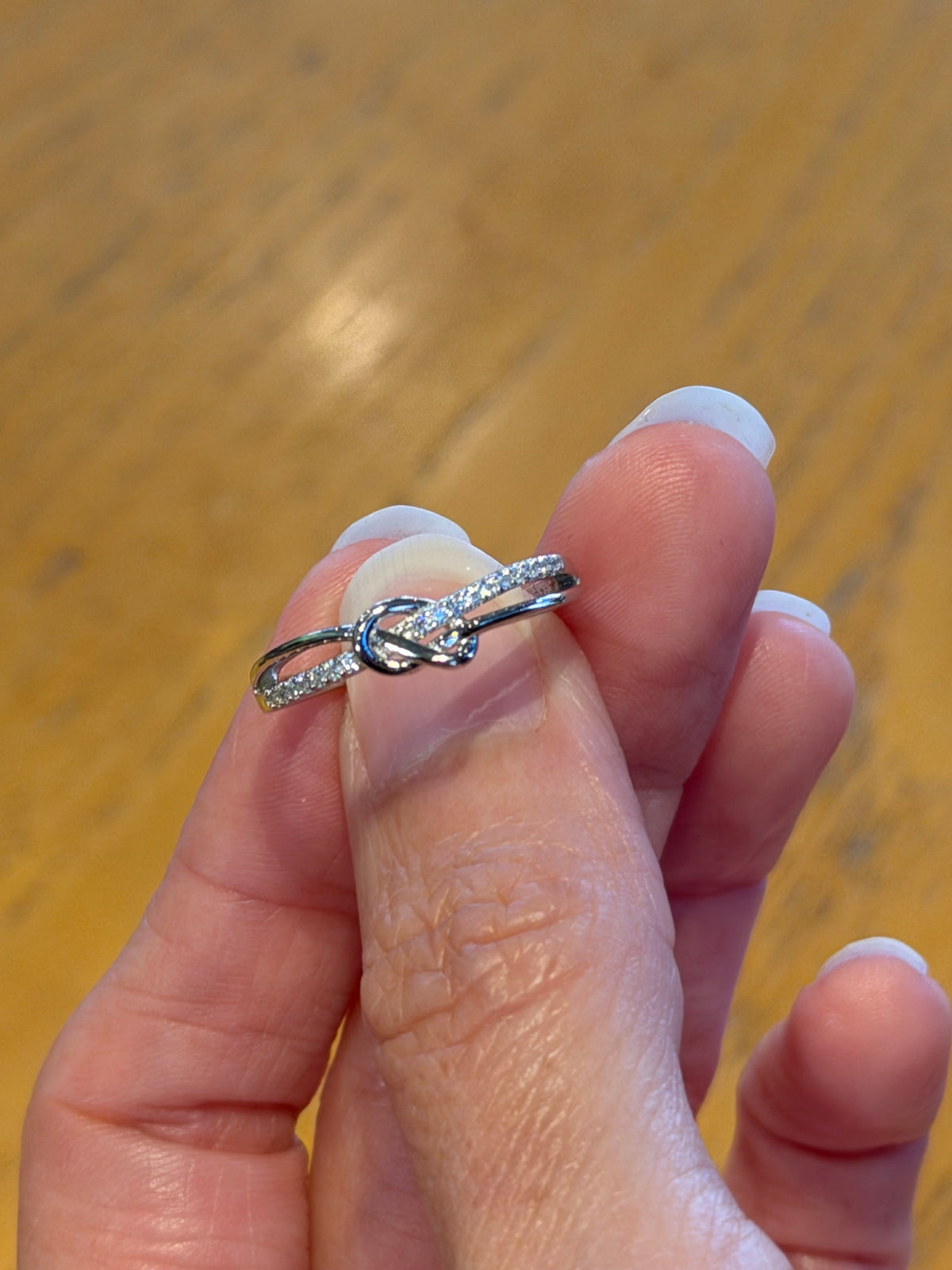 Anillo Nudo de Plata con Moissanita