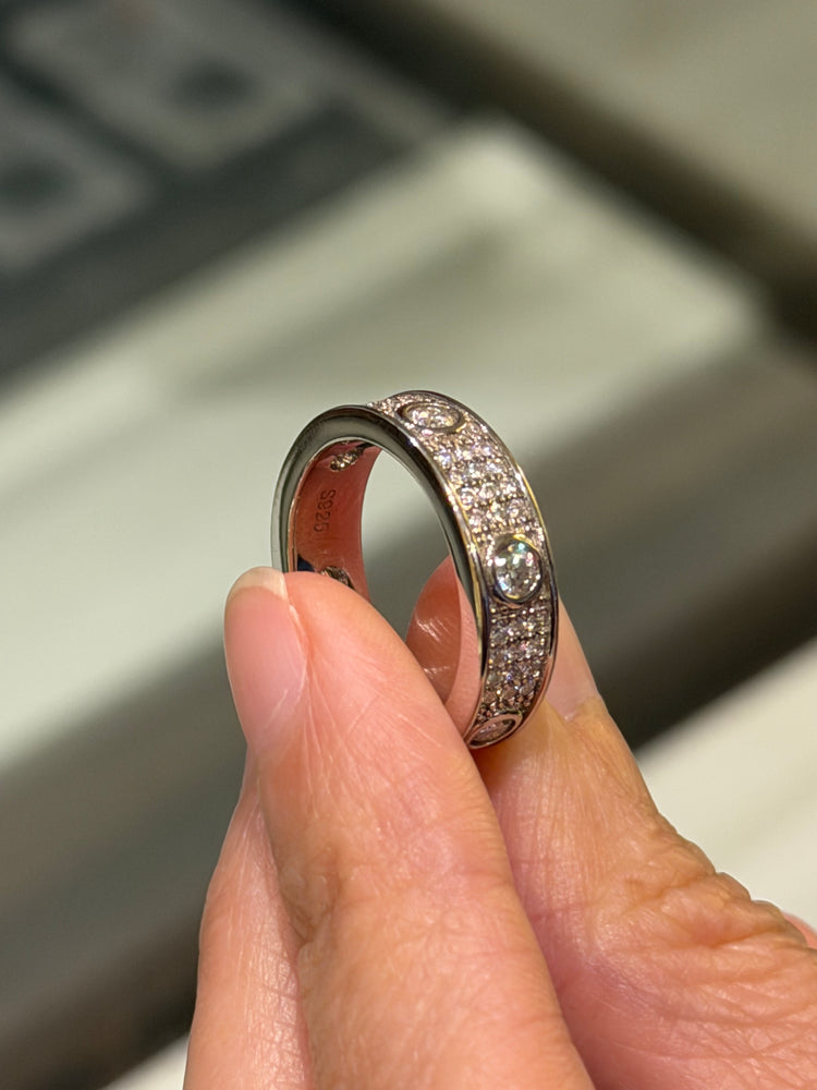 Anillo Lover de Plata con Moissanita Full Pavé