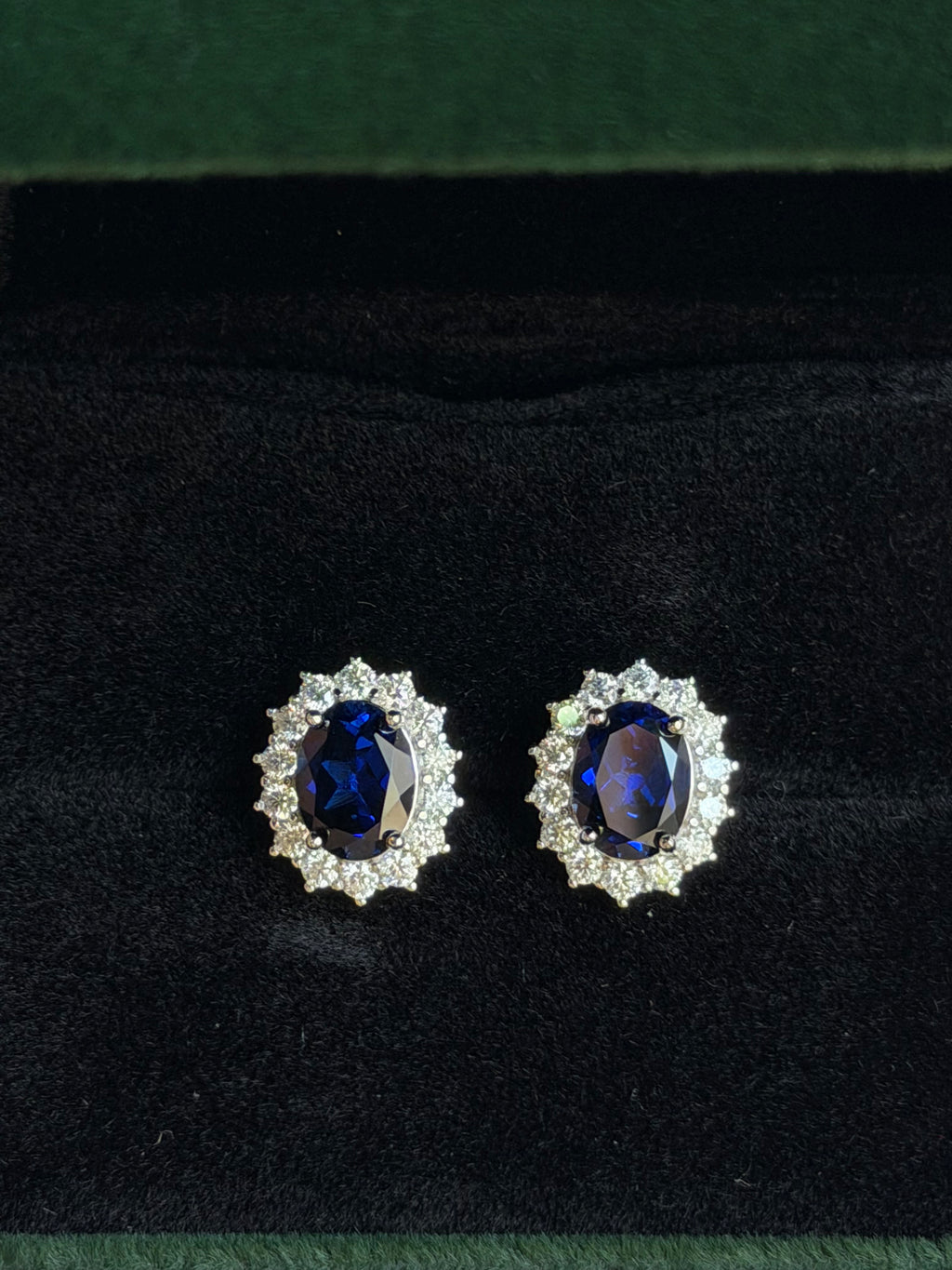 Aretes Diana de Plata con Moissanitas y Zafiro Lab