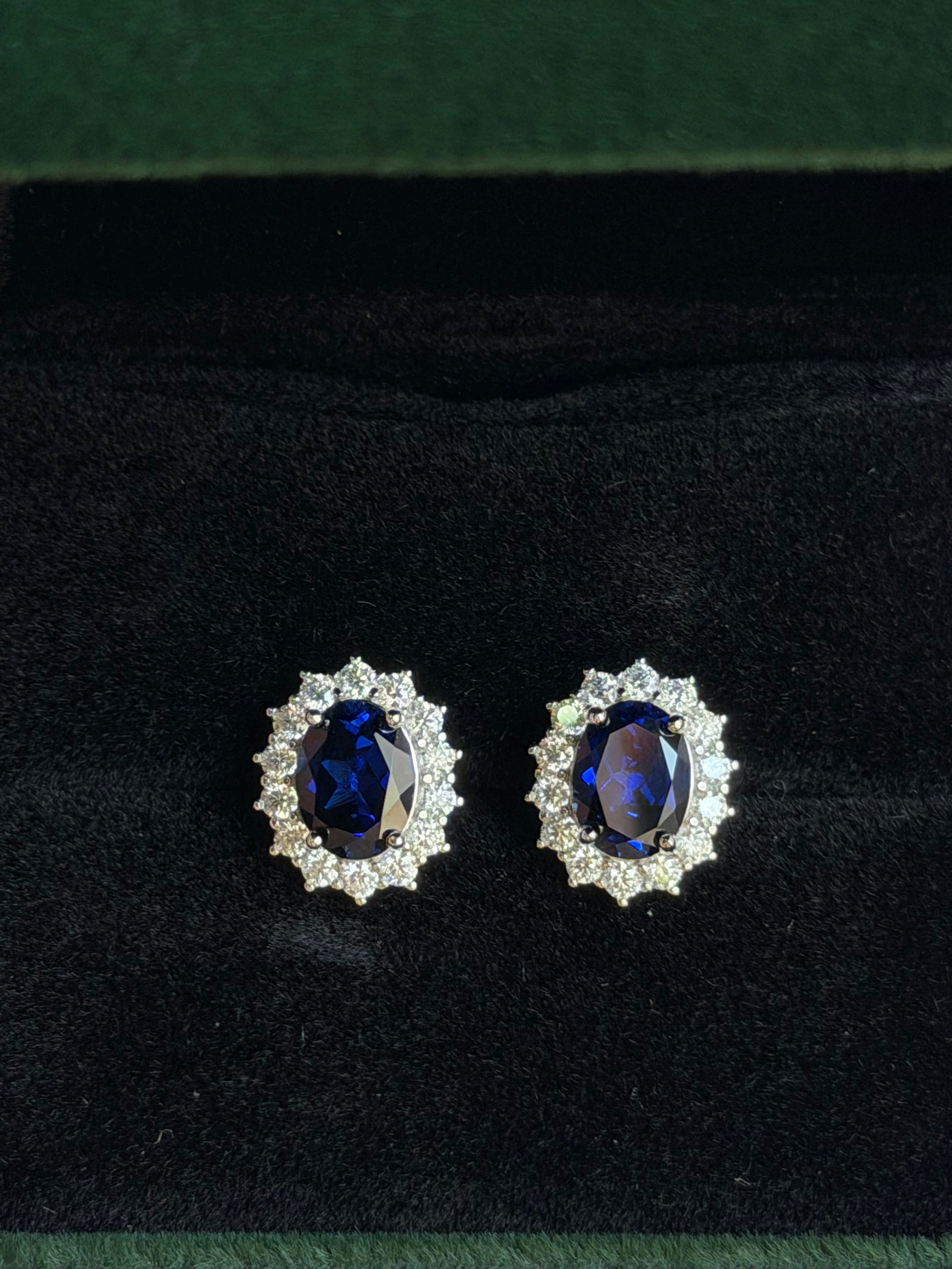 Aretes Diana de Plata con Moissanitas y Zafiro Lab