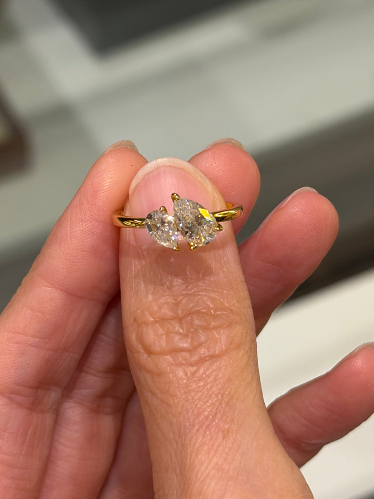 Anillo Tu & Yo Peras de Plata con Moissanitas y baño de Oro