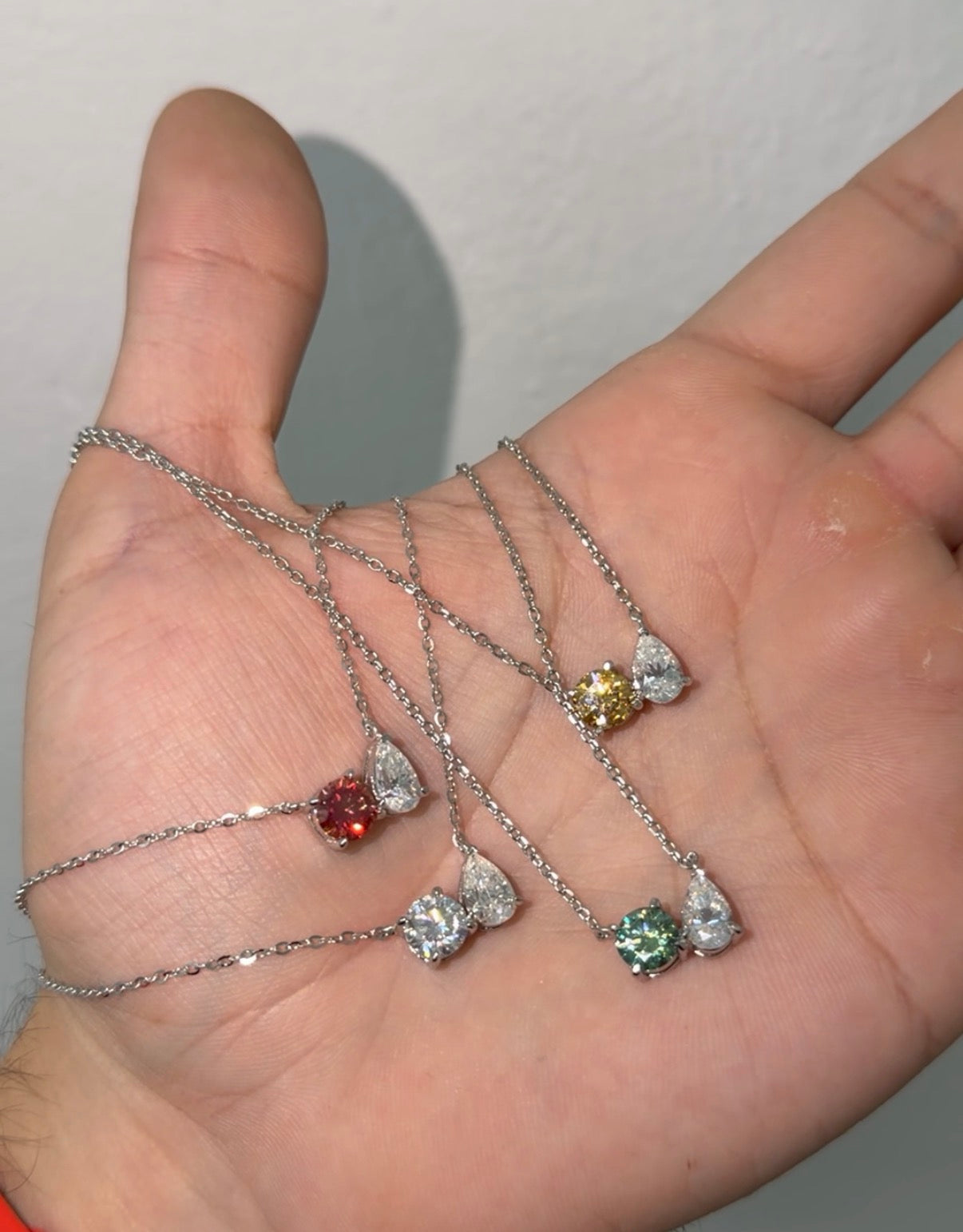 Round & Pear de Plata con Moissanita de Colores 2ct