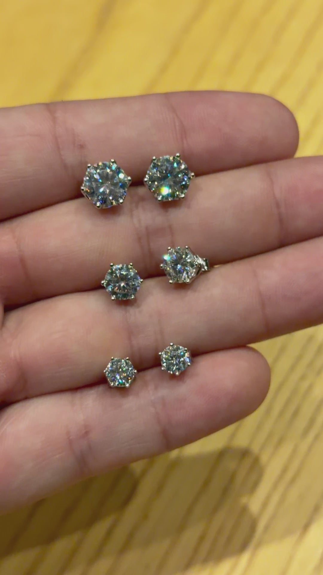 Aretes Solitarios de Plata con Moissanita 0.5ct-2ct
