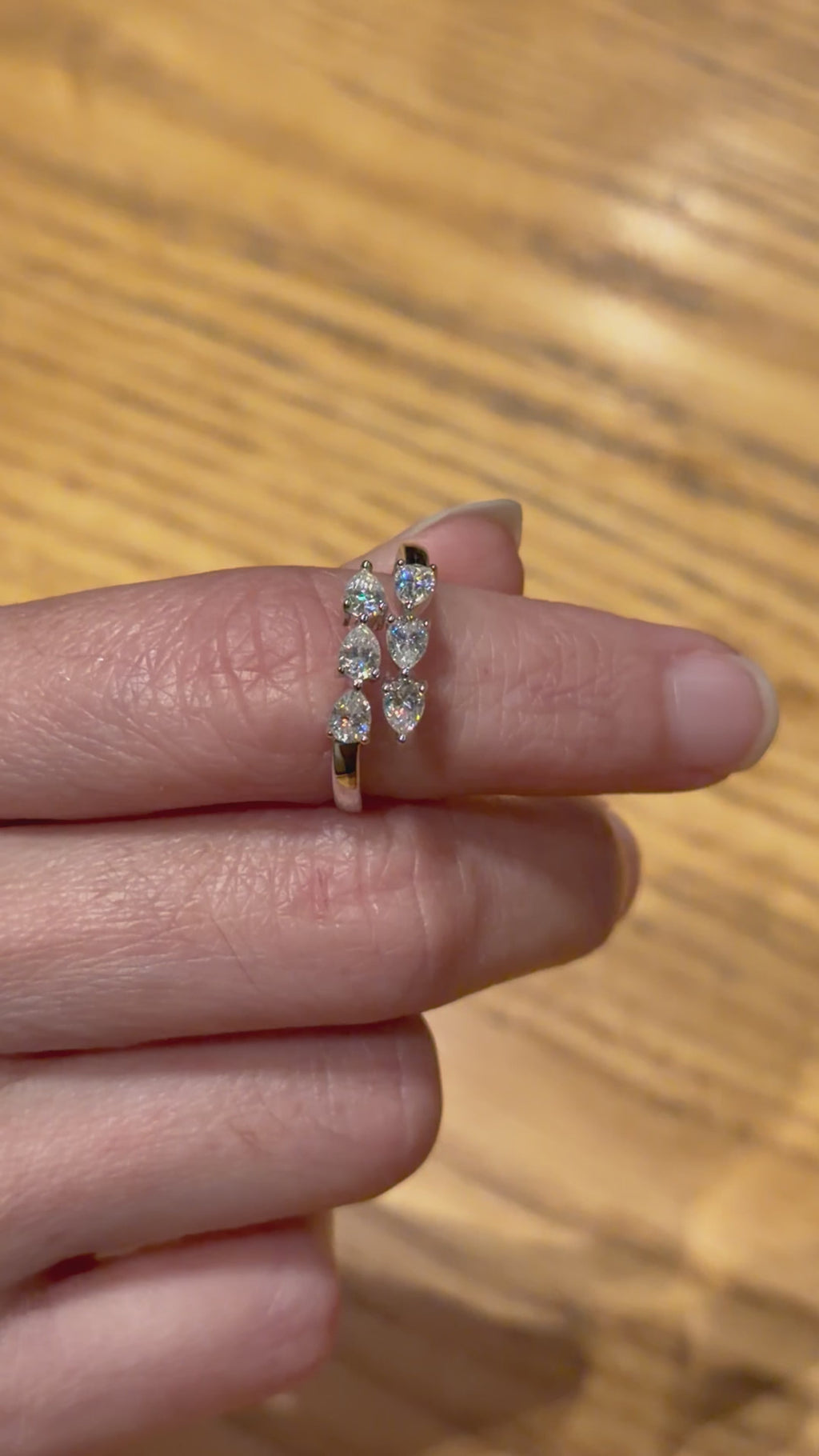 Anillo 6 peras de Plata con Moissanita