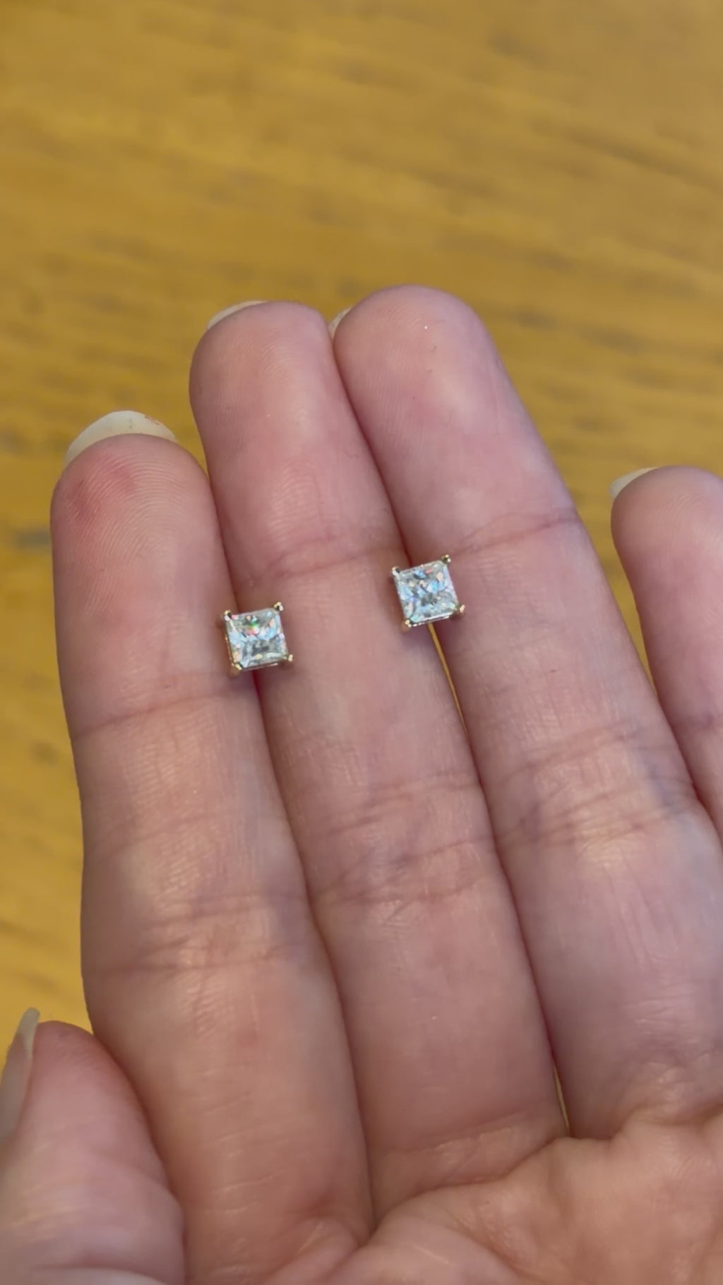 Aretes Princesa de Plata con Moissanita 4mm