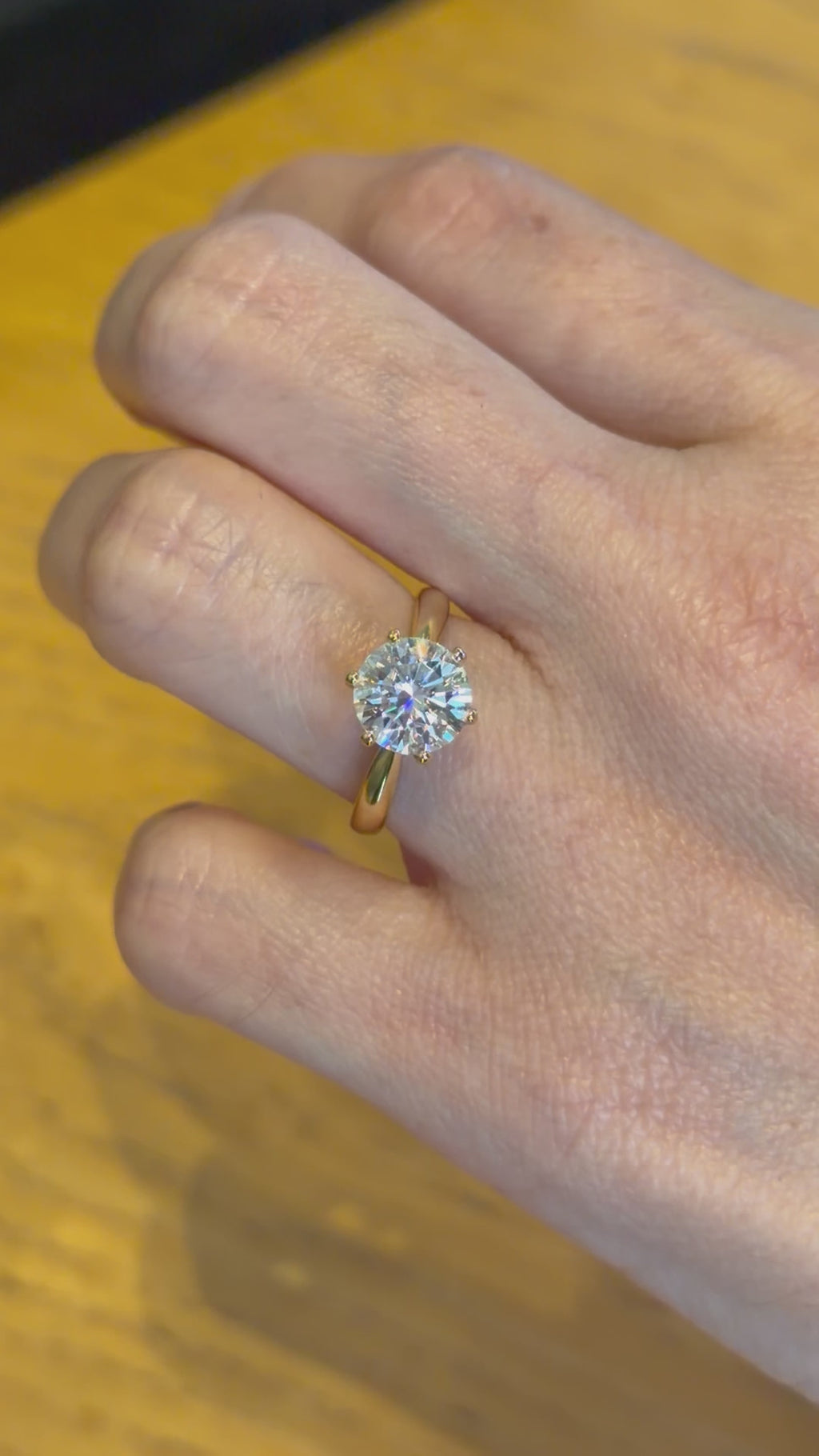 Anillo Solitario de Plata con Moissanita 2ct