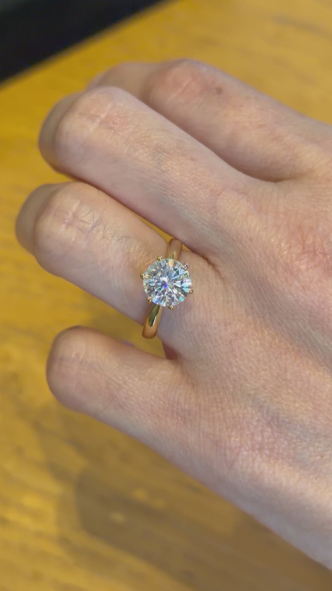 Anillo Solitario de Plata con Moissanita 2ct