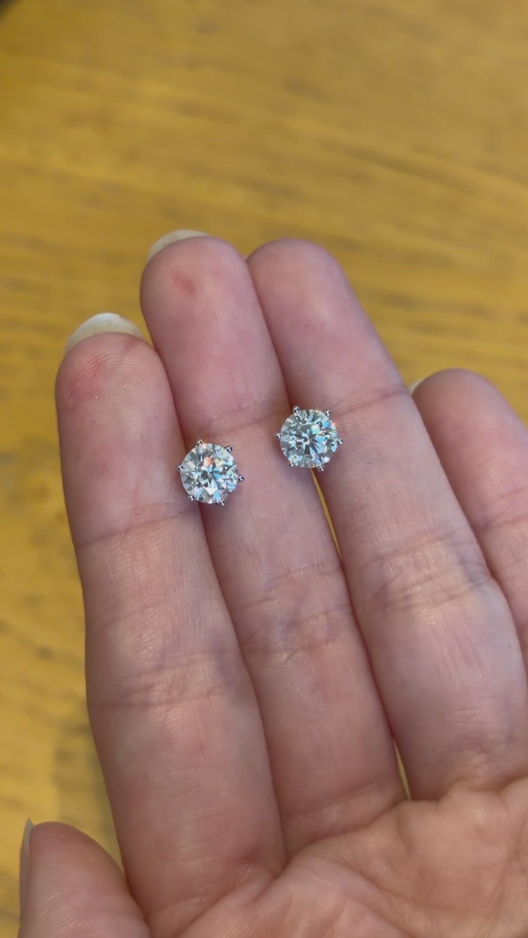 Aretes Solitarios de Plata con Moissanita 0.5ct-1.5ct