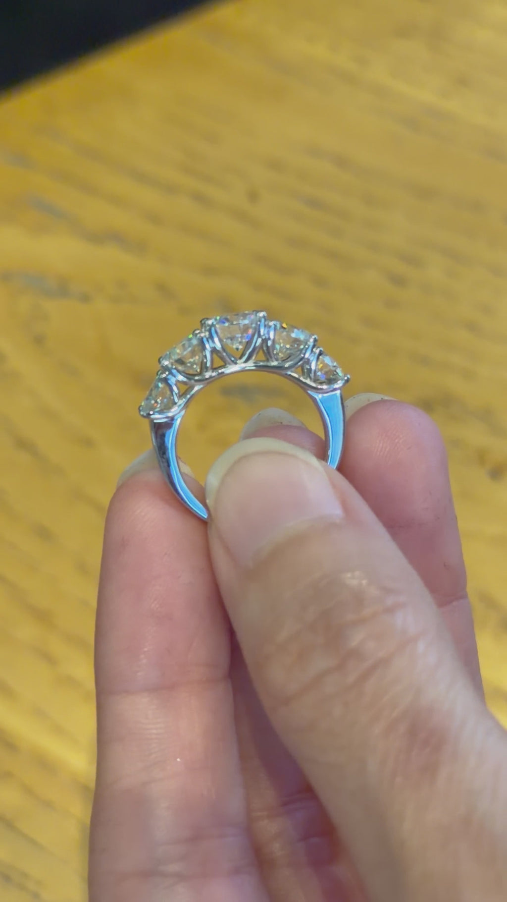 Anillo graduado de Plata con Moissanita 3.6 ct