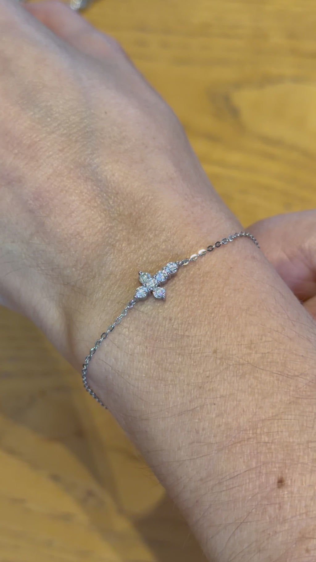 Pulsera Cruz de Plata con Moissanita 2.5mm