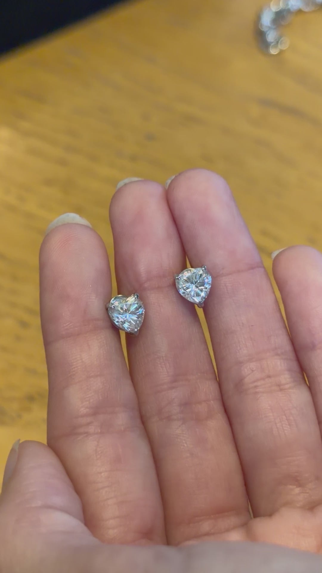 Aretes Corazones de Plata con Moissanita 1ct