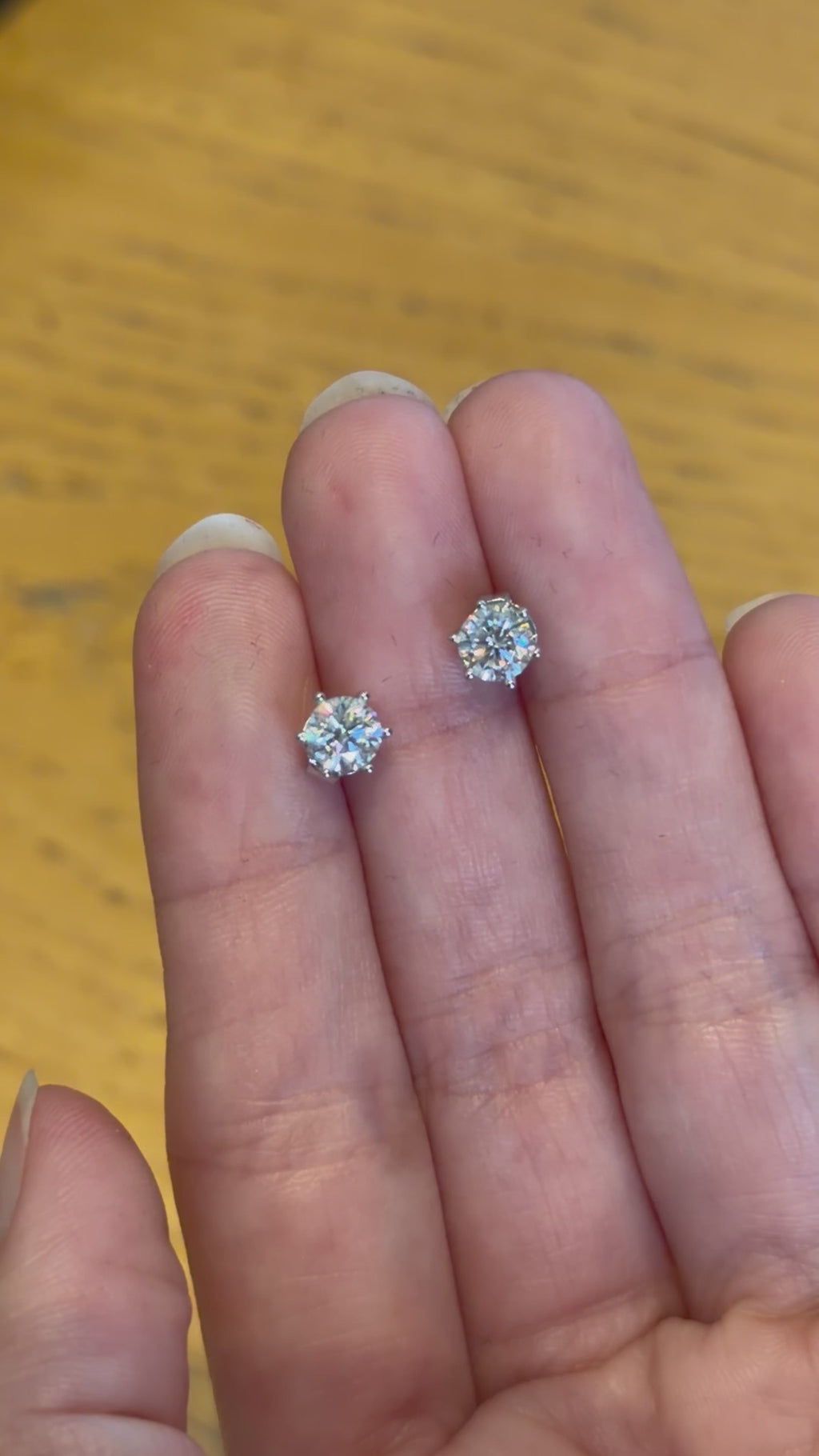 Aretes Solitarios de Plata con Moissanita 0.5ct-1.5ct