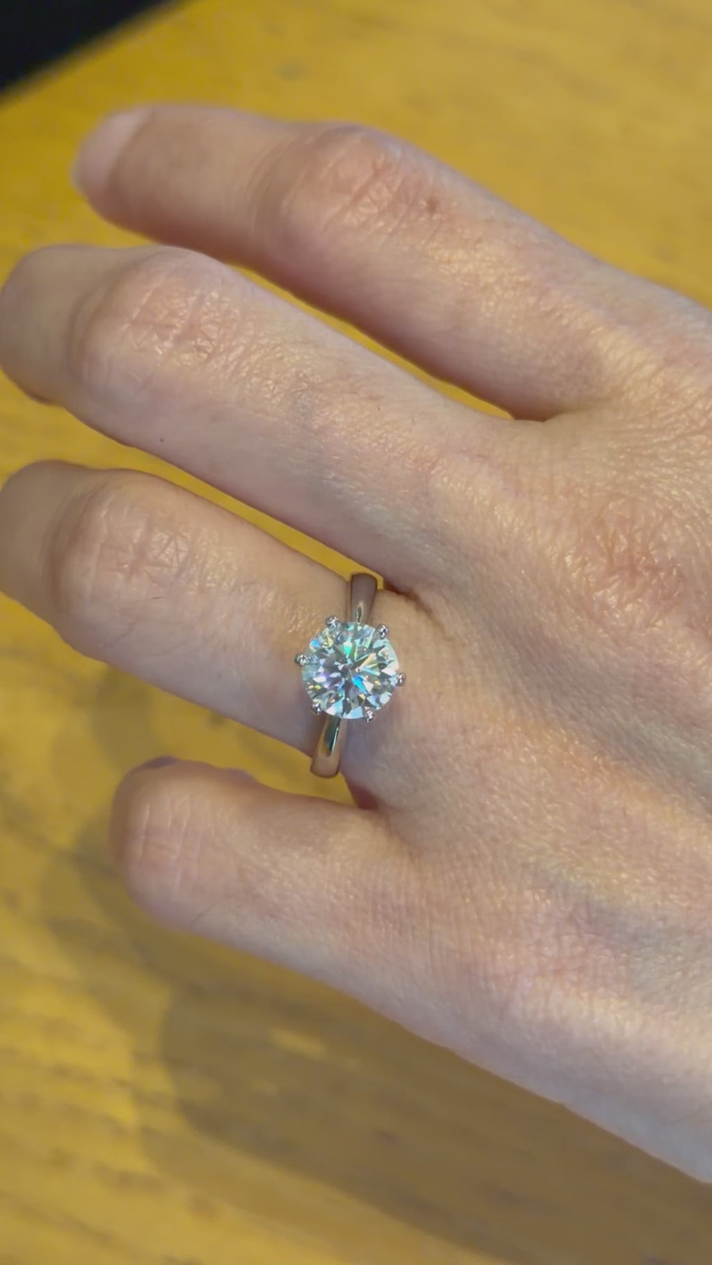 Anillo Solitario de Plata con Moissanita 2ct