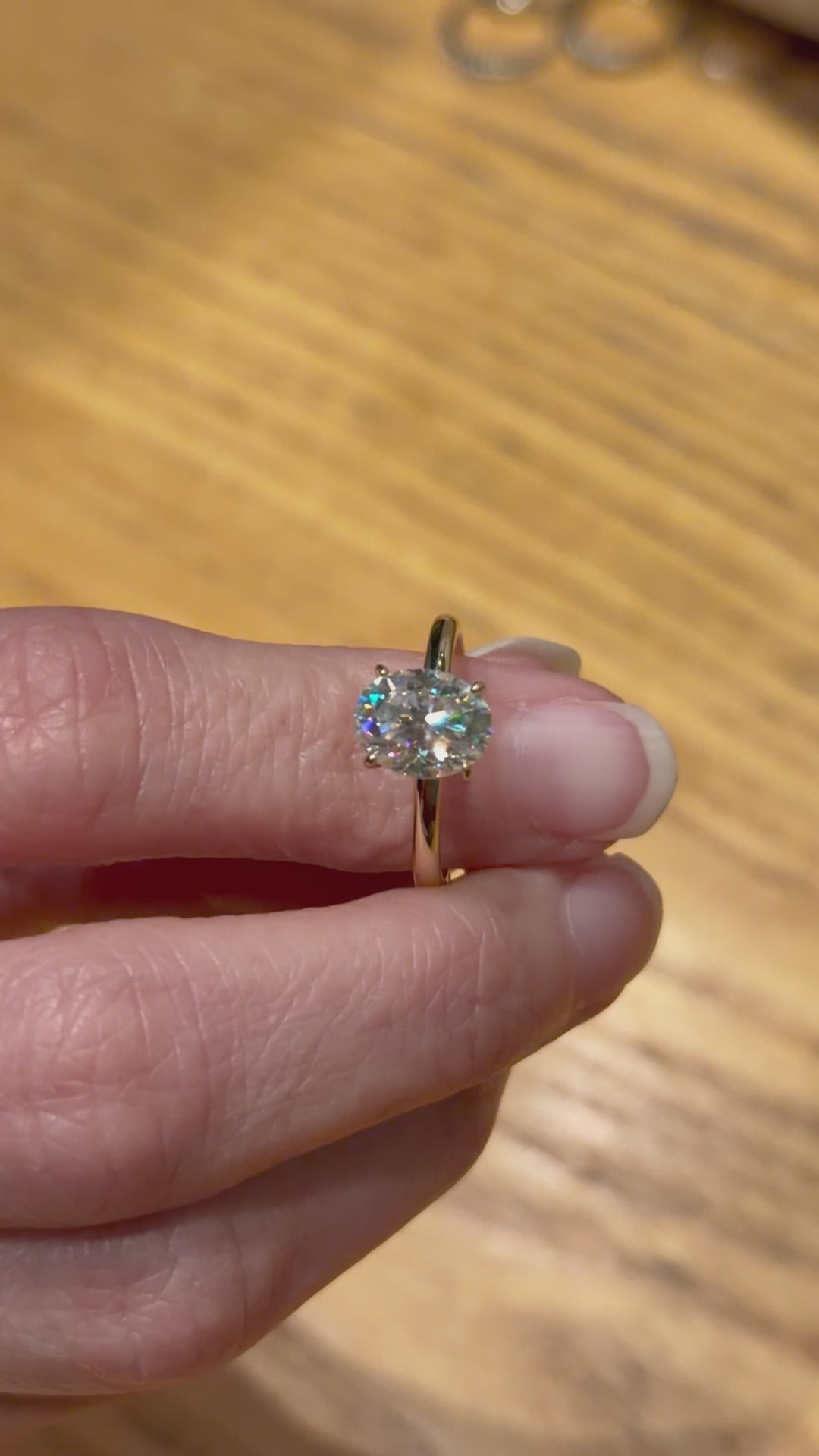Anillo Oval de Plata con Moissanita 2ct