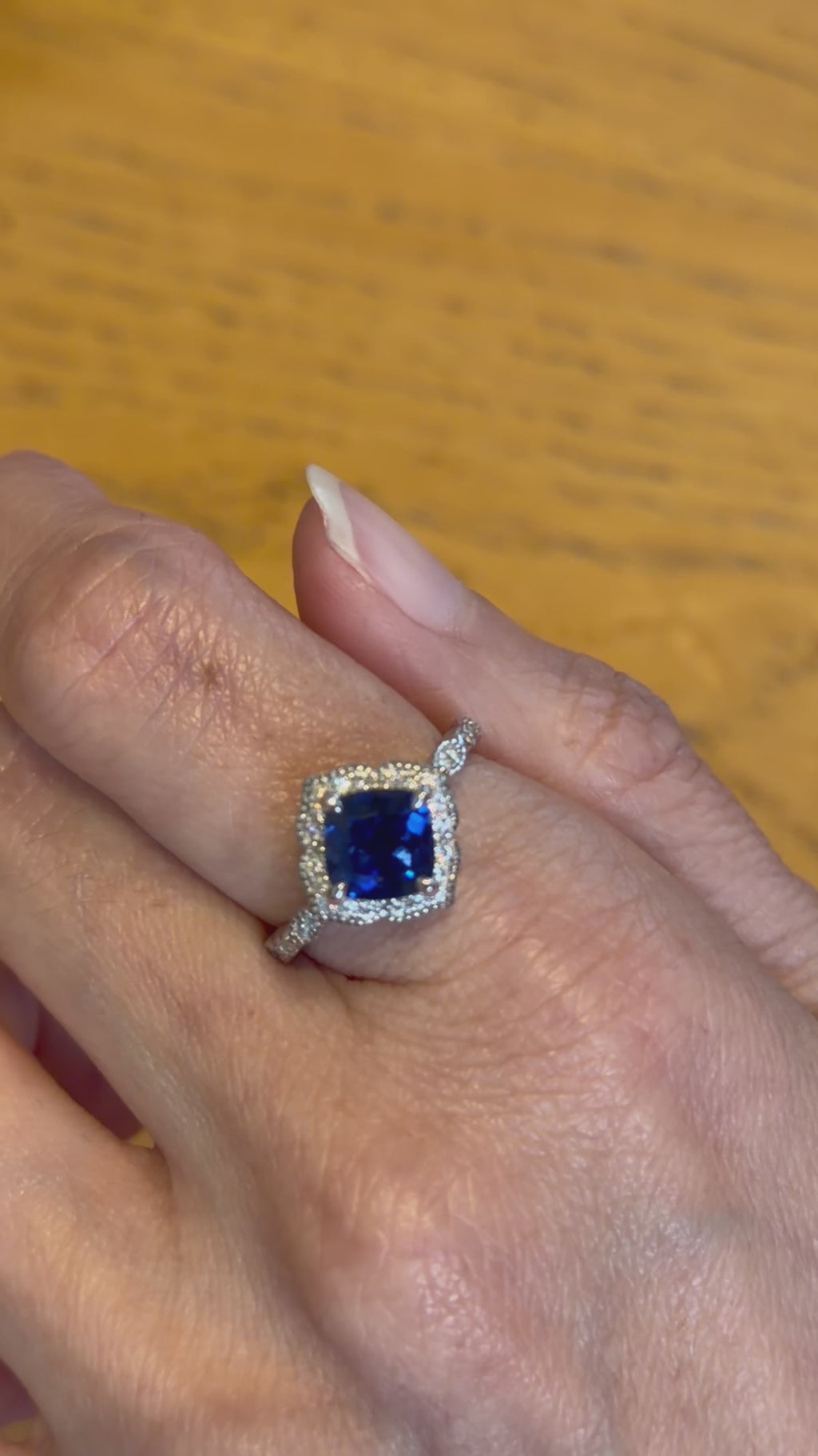 Anillo Rombo de Plata con Zafiro lab y Moissanitas